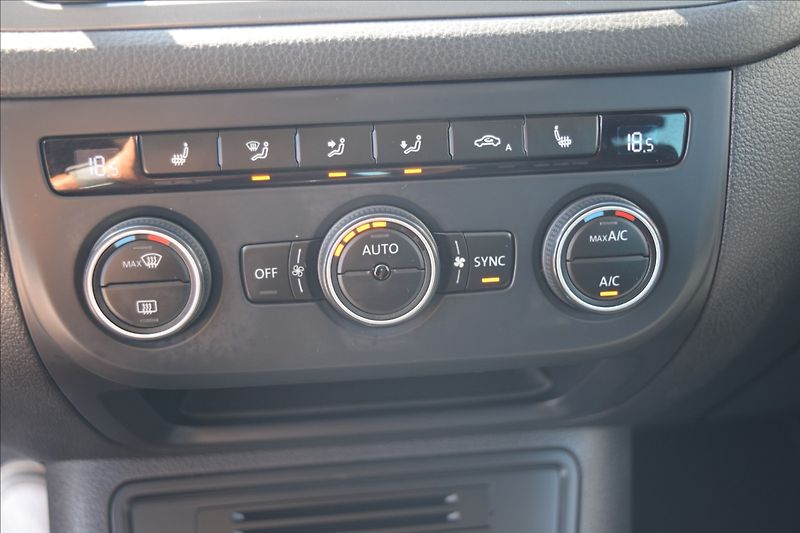 Volkswagen Tiguan 1,4 TSI 92KW R-LINE TOP STAV! - fotka 42 z 48