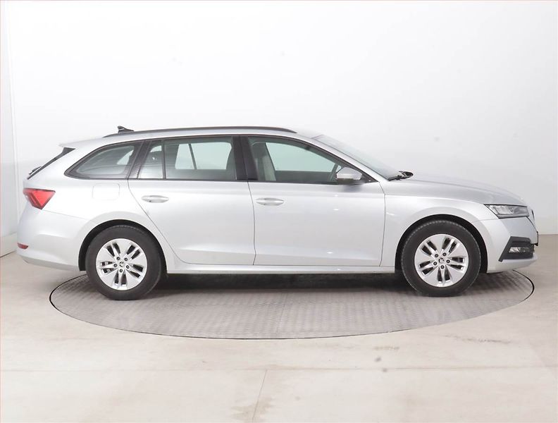 Škoda Octavia (2023) Ambition 2.0 TDI, ČR,1.maj - fotka 6 z 15