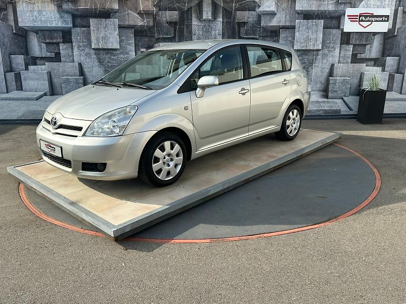 Toyota Corolla Verso (2006) 1.6VVT-i, 81KW - fotka 3 z 21