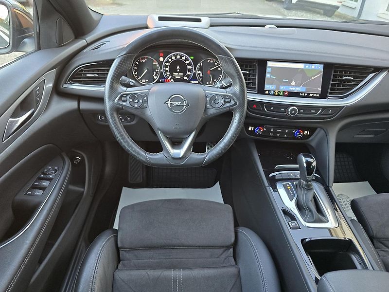 Opel Insignia 128kW 4x4 AUT Ultimate ST -DPH - fotka 9 z 40