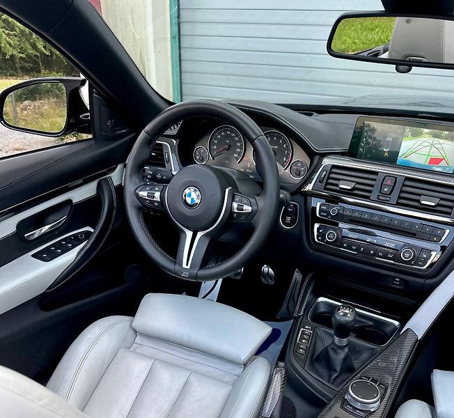BMW M4 (2017) F83 3.0 317 KW 101TKM MANUAL  - fotka 19 z 35