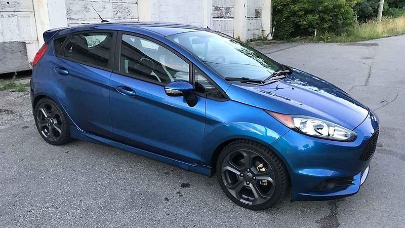 Ford Fiesta ST ve speciálním odstínu Liquid Blue.
