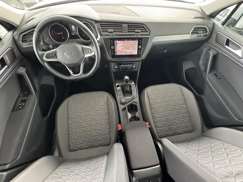 Volkswagen Tiguan (2023) 2,0TDi DSG REZERVACE - fotka 10 z 38