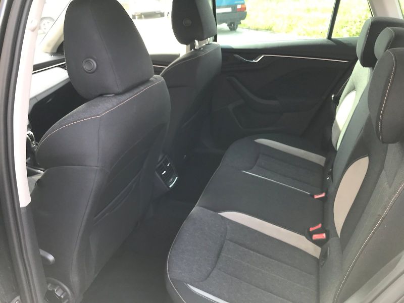 Škoda Kamiq (2024) SELEC TSI 110/1.5 A7F - fotka 6 z 25