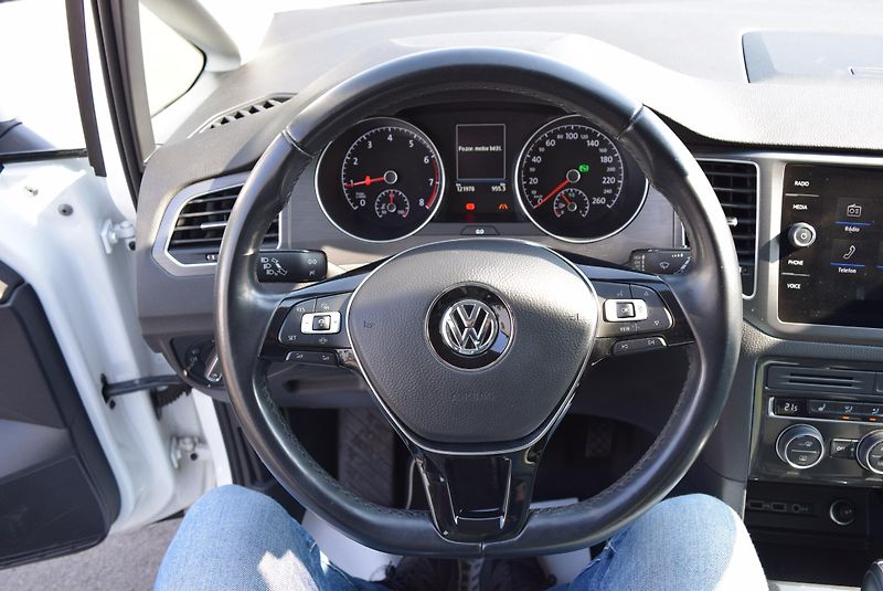 Volkswagen Golf Sportsvan (2020) 1.5TSI EVO 110kw DSG LED TAŽNÉ - fotka 32 z 48