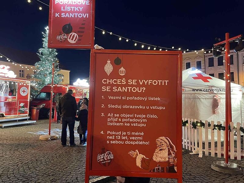Vánoční kamion Coca-Coly se Santou dorazil do Frýdku-Místku, prosinec 2025.