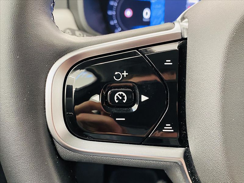 Volvo V90 B4 AWD Cross Country - fotka 14 z 25