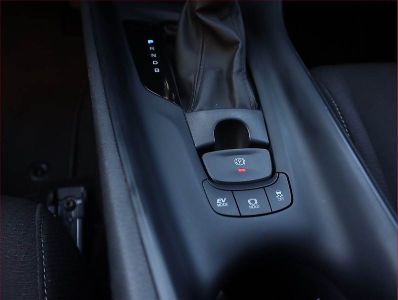 Toyota C-HR (2019) 1.8 Hybrid - fotka 17 z 22