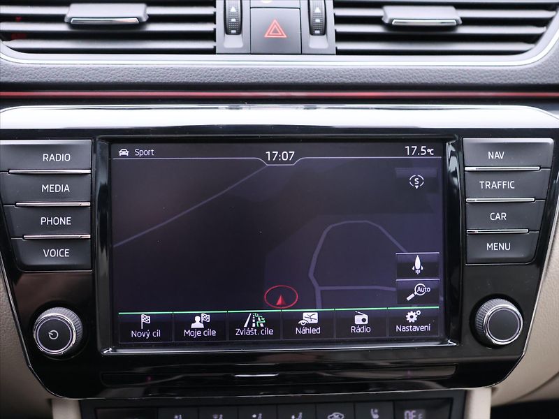 Škoda Superb 2,0 TSi 206kW L&K 4x4 CZ - fotka 25 z 39