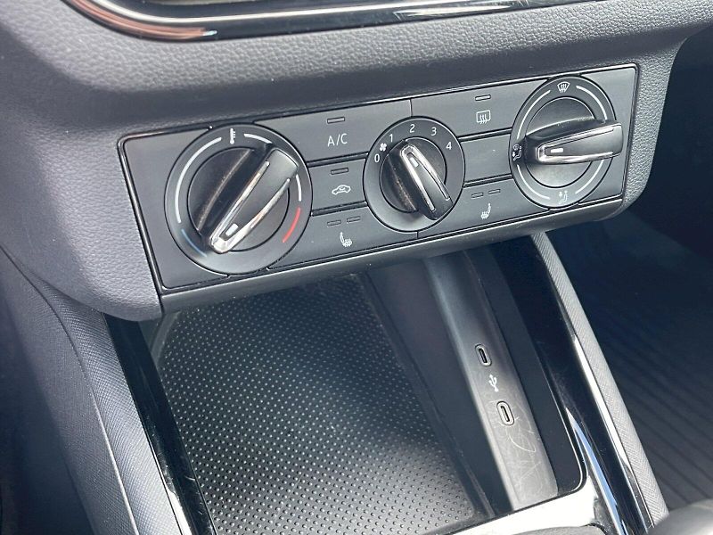 Škoda Kamiq (2023) 1.0 TSI 81 kW DSG Ambition Plu - fotka 12 z 28