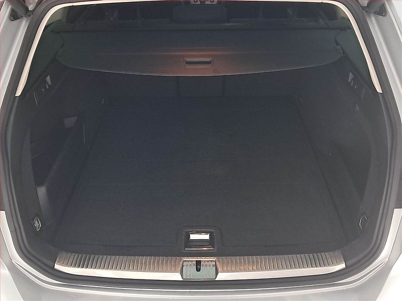 Volkswagen Passat (2019) 2.0 TDI, Automat, Kůže, Navi - fotka 12 z 17