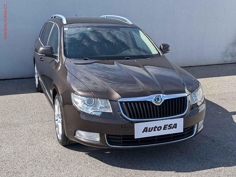 Škoda Superb (2012) 2.0 TDi, 2.maj, Elegance, DSG - fotografie inzerátu