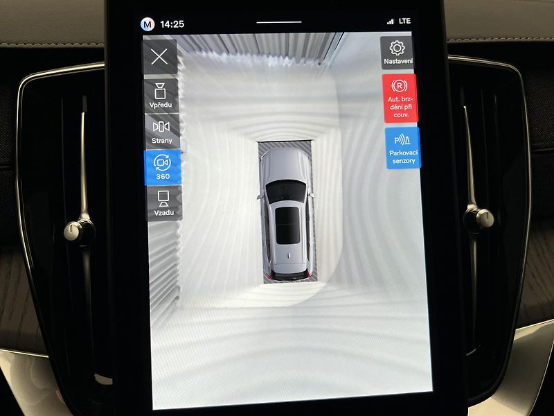 Volvo XC90 T8 AWD RECHARGE ULTRA BRIGHT - fotka 33 z 51