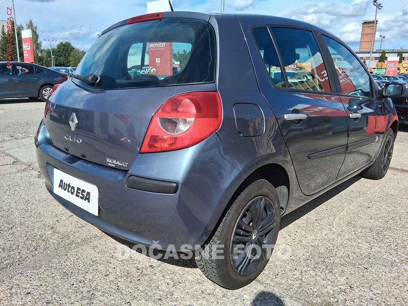 Renault Clio (2007) 1.2 TCe, 1.maj, AC - fotka 2 z 3