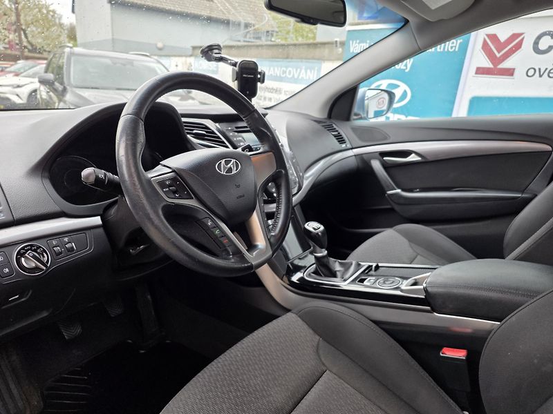 Hyundai i40 1.7-NÍZKÉ KM-AUT.KLIMA-ALU - fotka 19 z 19