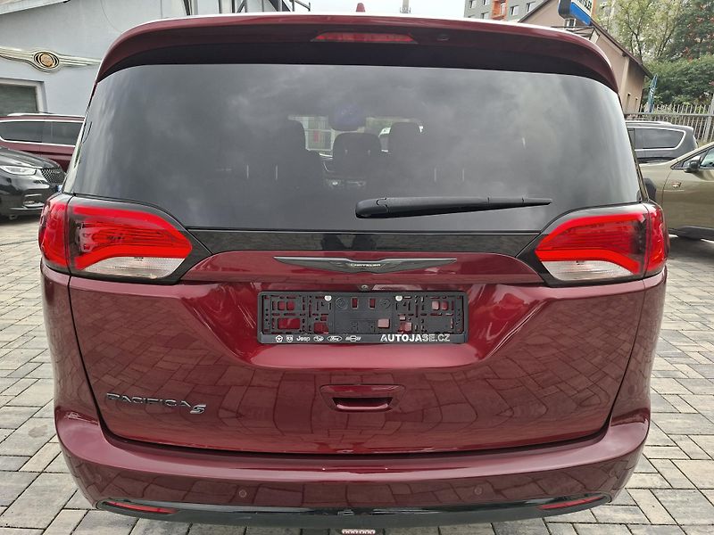 Chrysler Pacifica (2020) 3,6LV6 SPORT,DVD,ALU REZERVACE - fotka 6 z 34