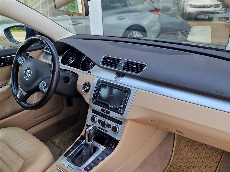 Volkswagen Passat 2,0 TDi 4MOTION KŮŽE KAMERA - fotka 17 z 37