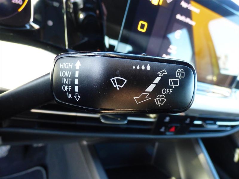 Volkswagen Golf 1,0 TSI Virtual Cockpit  Life - fotka 30 z 49
