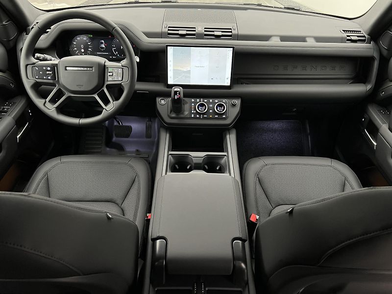 Land Rover Defender 110 D300 X-DYNAMIC SE AWD AUT - fotka 2 z 43