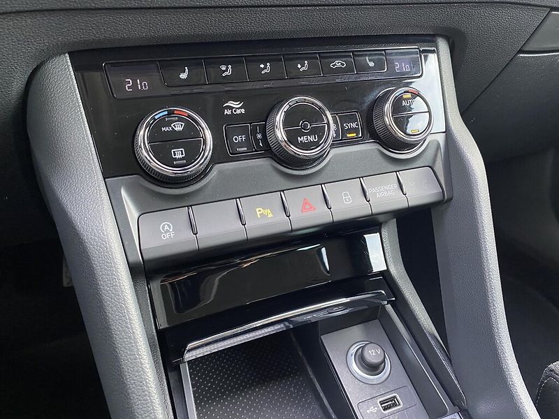Škoda Karoq 1,5 TSI 110 kW Style - fotka 22 z 28