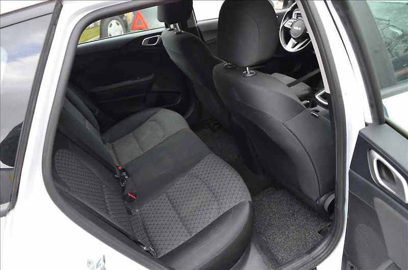Kia Ceed (2022) SW 1,5 T-GDI - fotka 15 z 17