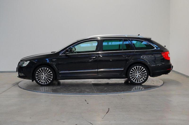 Škoda Superb - fotka 3 z 29