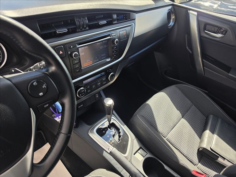 Toyota Auris 1,6 97 KW Automat kamera navi - fotka 13 z 44