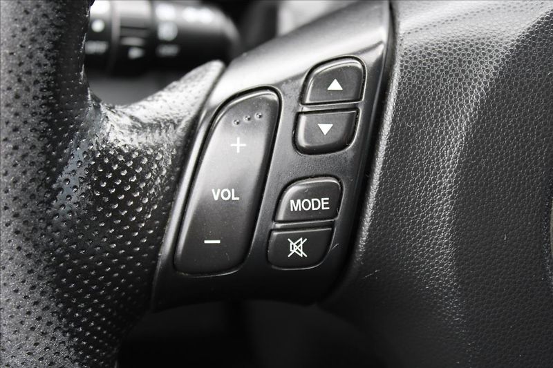 Mazda 5 2,0 i  VÝHŘEVY SEDADEL,7 MÍST - fotka 14 z 23