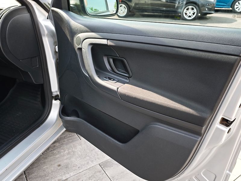 Škoda Fabia (2010) 1,2 TSI 77 KW Ambiente - fotka 17 z 28