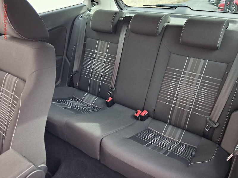 Volkswagen Polo (2015) 1.4 TDi, Lounge - fotka 10 z 18