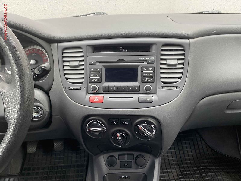 Kia Rio (2011) 1.4i, ČR, AC - fotka 12 z 15
