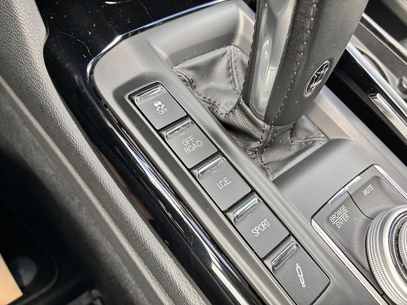 Maserati Levante 2.0l 243kW GT Hybrid 4x4       - fotka 28 z 41
