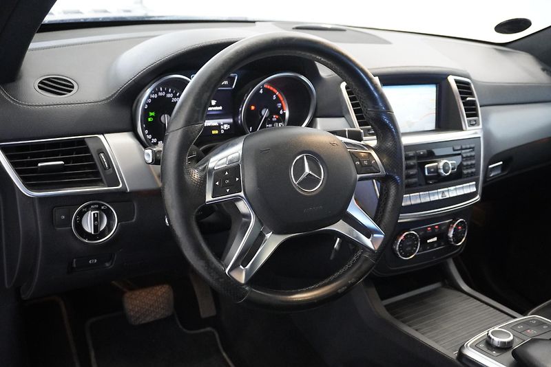 Mercedes-Benz GL GL350 3,0D V6 4MATIC AUT. - fotka 14 z 36