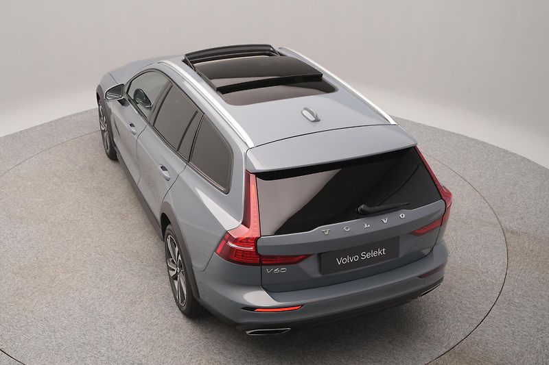 Volvo V60 CC MOMENTUM PRO AUT - fotka 14 z 48
