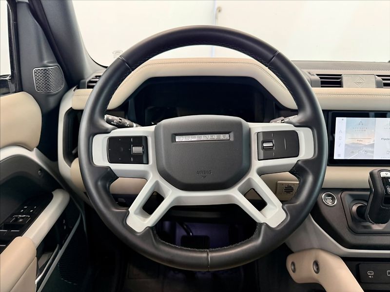 Land Rover Defender 3,0 110 SE D200 - fotka 26 z 27