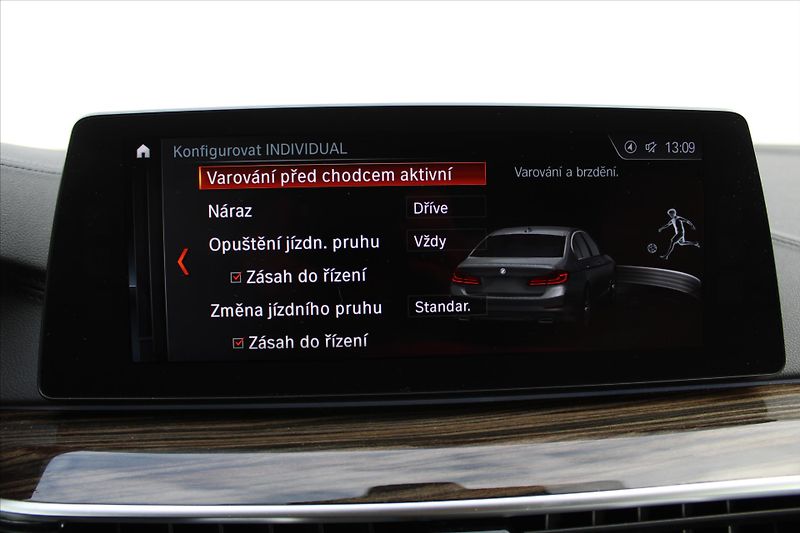 BMW Řada 5 540i xDrive 250kW LUXURY ČR - fotka 23 z 35