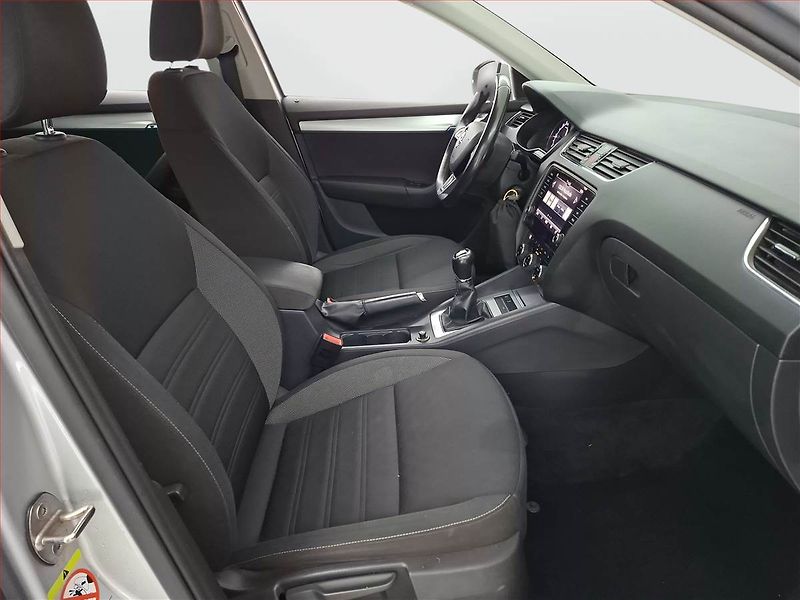 Škoda Octavia (2017) 1.6 TDI, Navi, Tempomat - fotka 9 z 19