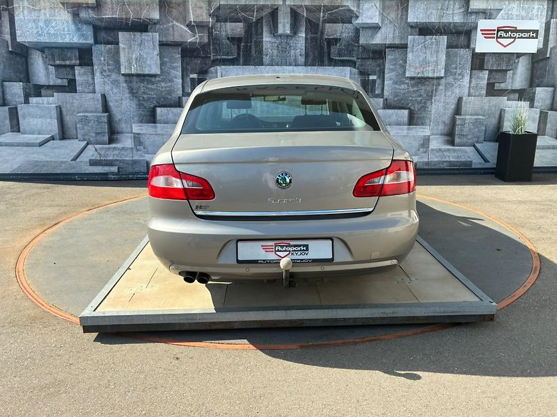 Škoda Superb (2012) 2.0TDI, 103KW - fotka 8 z 26