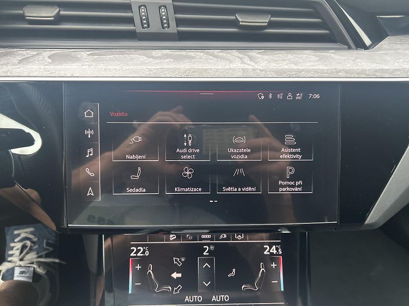 Audi e-tron 55 QUATTRO 300kw S LINE SOH96% - fotka 28 z 47