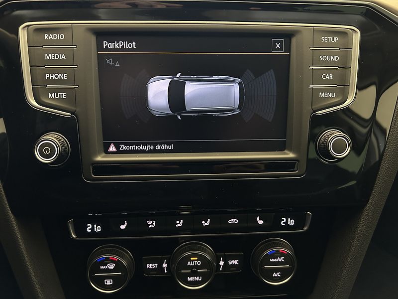 Volkswagen Passat 2.0 TDI 4Motion 4x4 HIGHLINE - fotka 10 z 21