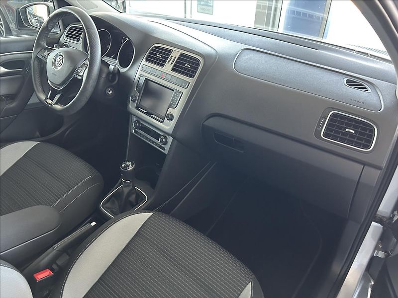 Volkswagen Polo 1,2   TSI,CROSS,SERVISKA,1.MAJ - fotka 9 z 26