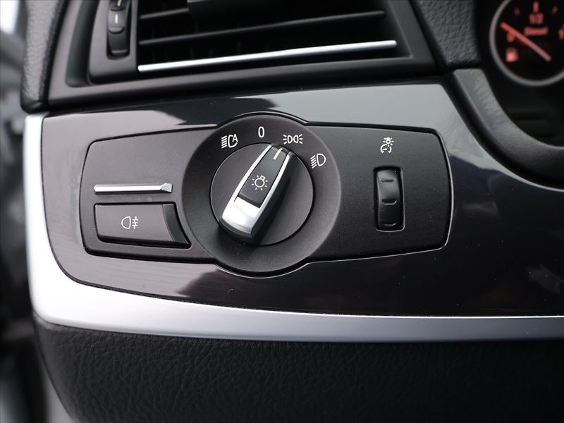 BMW Řada 5 2,0 d 160kW xDrive Aut. CZ - fotka 17 z 38