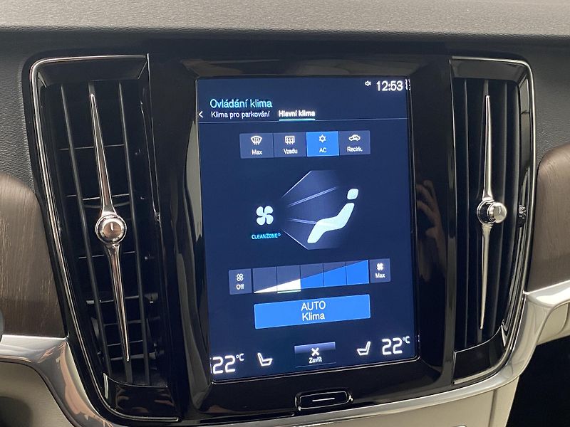 Volvo V90 CC B4 AWD MOMENTUM AUT - fotka 41 z 52