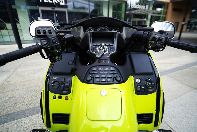 Honda GL 1800 Gold Wing Mamba Green - fotka 17 z 47