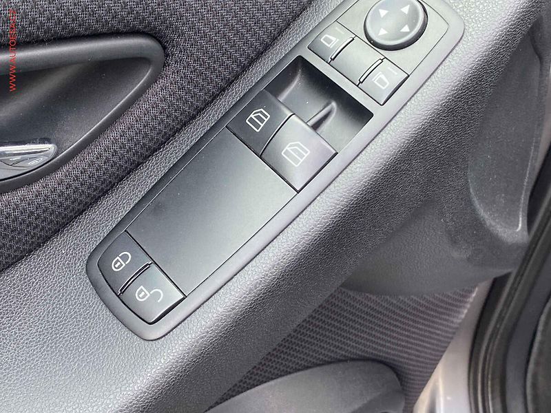 Mercedes-Benz Třídy B (2009) 1.7i B170, AC, park.čidla - fotka 11 z 15