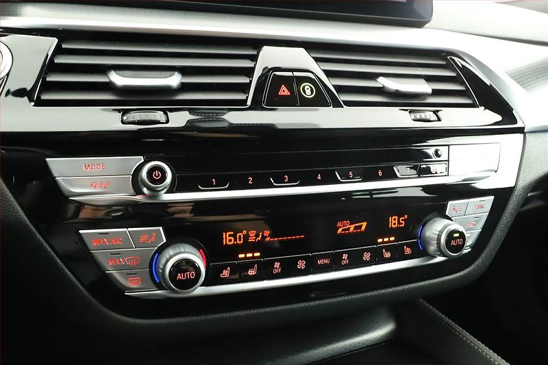 BMW Řada 5 (2021) M Sport 530d xDrive - fotka 16 z 21