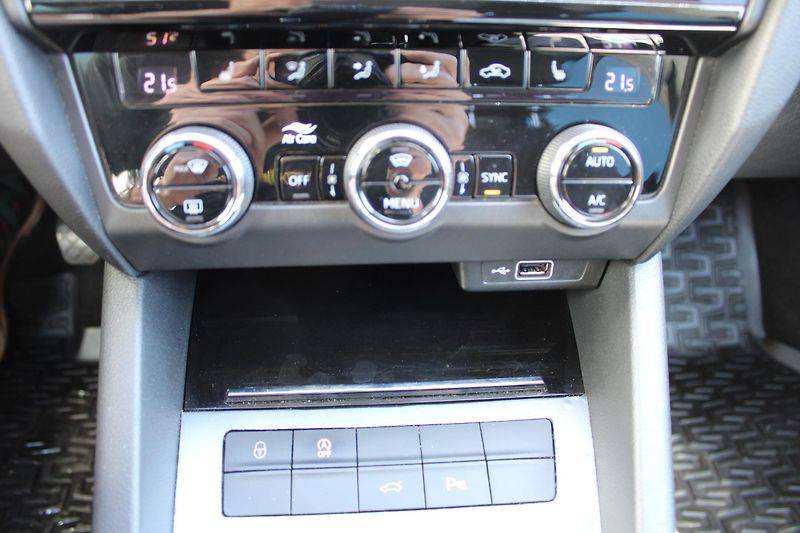 Škoda Octavia 2,0 TDI 110kw Style plus - fotka 21 z 25