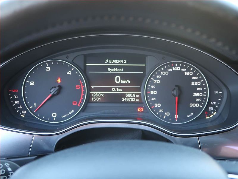 Audi A6 (2012) 3.0 TDI, Xenony, Park. senzory - fotka 11 z 18