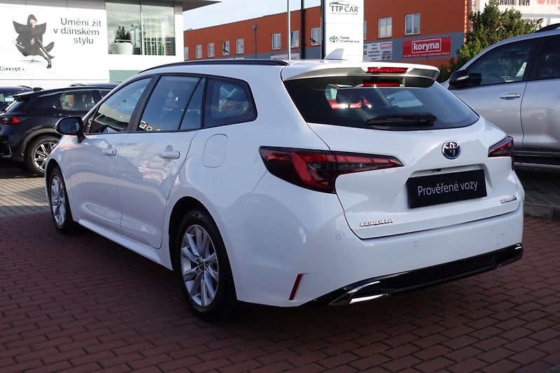 Toyota Corolla 2.0HSD e-CVT Comfort Tech - fotka 6 z 32