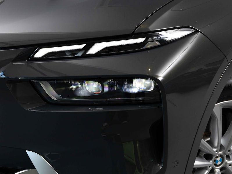 BMW X7 xDrive40i - fotka 8 z 25